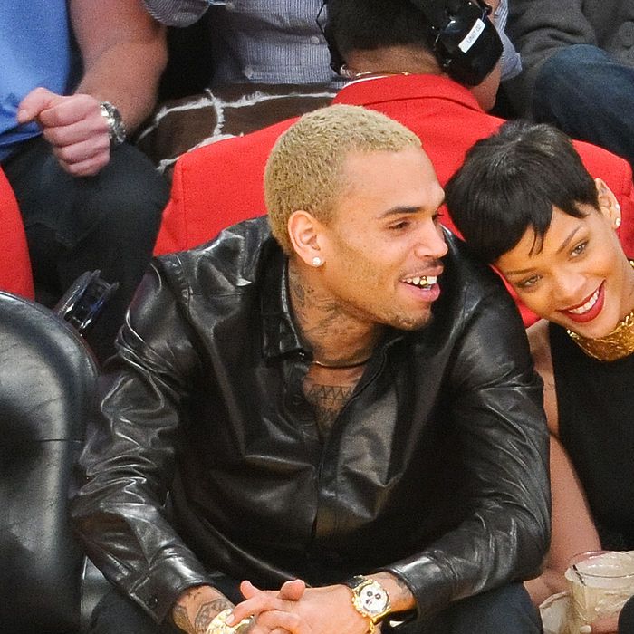 Rihanna teria feito a música &quot;Take A Bow&quot; sobre o fim de seu relacionamento conturbado com Chris Brown