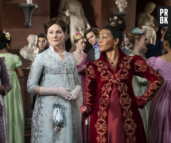 "Bridgerton": Violet Bridgerton (Ruth Gemmell) e Lady Danbury (Adjoa Andoh) exploram mais sua parceria e divertem o espectador na 2ª temporada