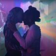Beijo de Tara (Corinna Brown) e Darcy (Kizzy Edgell) chama atenção no trailer de "Heartstopper"