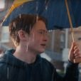 Charlie (Joe Locke) e Nick (Kit Connor) protagonizam cena da chuva igual aos quadrinhos em novo trailer de "Heartstopper"