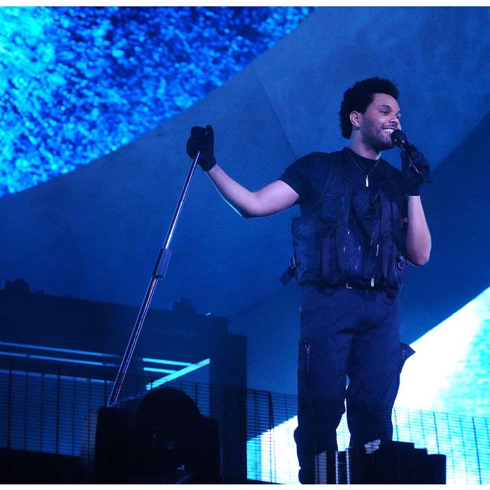 The Weeknd troca a letra e canta &quot; ass shaped like Anitta&quot; no Coachella 2022 
