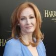 J.K Rowling se envolveu em nova polêmica ao defender perfil transfóbico no Twitter