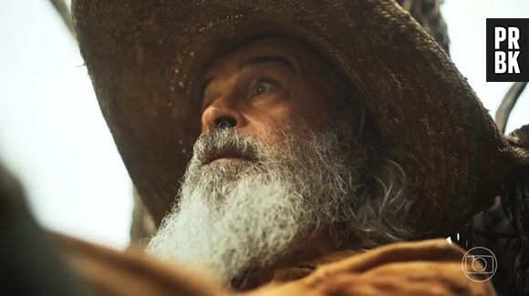 Velho do Rio (Osmar Prado) surpreende Jove (Jesuíta Barbosa) em "Pantanal" e o chama de neto, revelando segredo