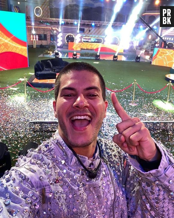 Arthur Aguiar deixa as redes sociais