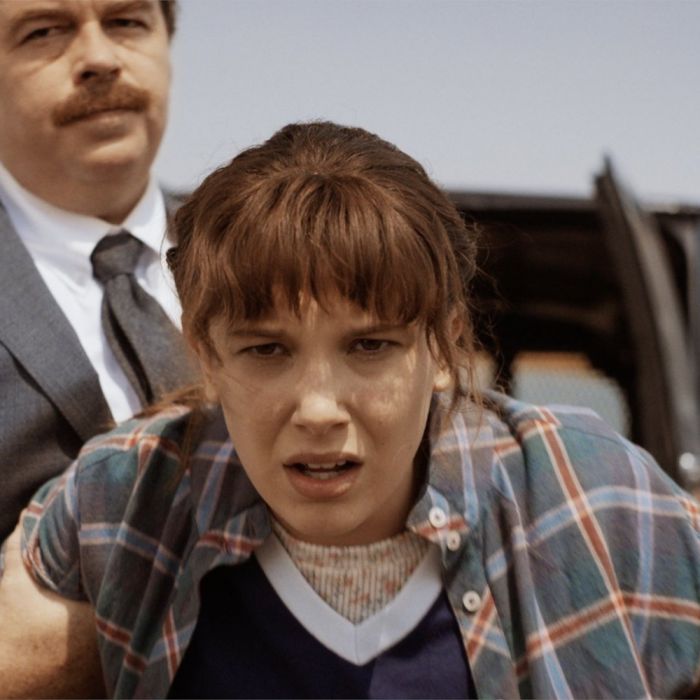  &quot;Stranger Things&quot;, 4ª temporada: Millie Bobby Brown compara situação de Eleven no ensino médio com garotas da vida real que precisam lidar com suas identidades e se encontrar 