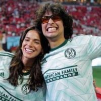 "Besouro Azul": Bruna Marquezine reage à foto vazada de par romântico