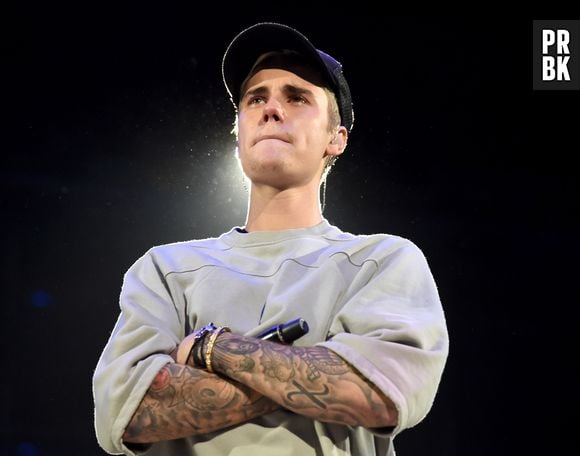 Justin Bieber mostra paralisia facial causada por síndrome e pede orações