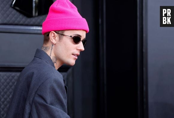 Justin Bieber afirma que está em tratamento para paralisia