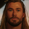 "Thor 4" mostra Deus do Trovão (Chris Hemsworth) tentando reencontrar o seu lugar no mundo, após tantas mortes