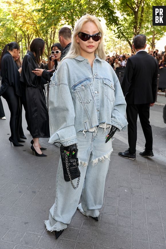 Balenciaga: idol de K-pop, CL, compareceu ao desfile