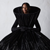 Balenciaga: Naomi Campbell ousou no volume do look