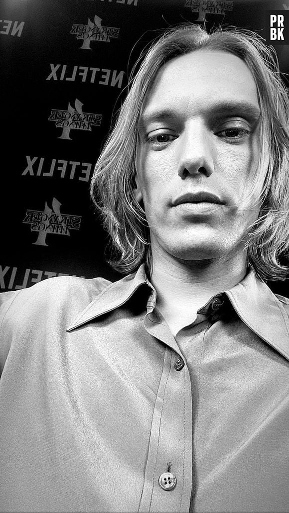 Jamie Campbell Bower, de "Stranger Things", postou selfie no Brasil 