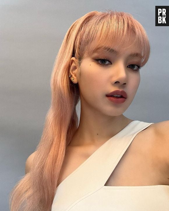 Lisa foi a última do BLACKPINK a debutar solo, depois de Jennie e Rosé. Jisoo ainda não lançou música sozinha