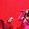 Show de Dua Lipa em Toronto deixa ferides após fogos de artifício não autorizados serem disparados