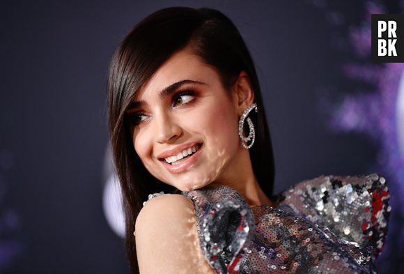 Sofia Carson: 25 looks no tapete vermelho da atriz de "Continência ao Amor"