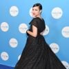 Sofia Carson também adora looks all-blacks