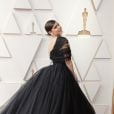 Sofia Carson adora vestidos clássicos, com saia volumosa, estilo princesa