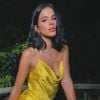 Bruna Marquezine adotou vestido de seda para curtir revéillon