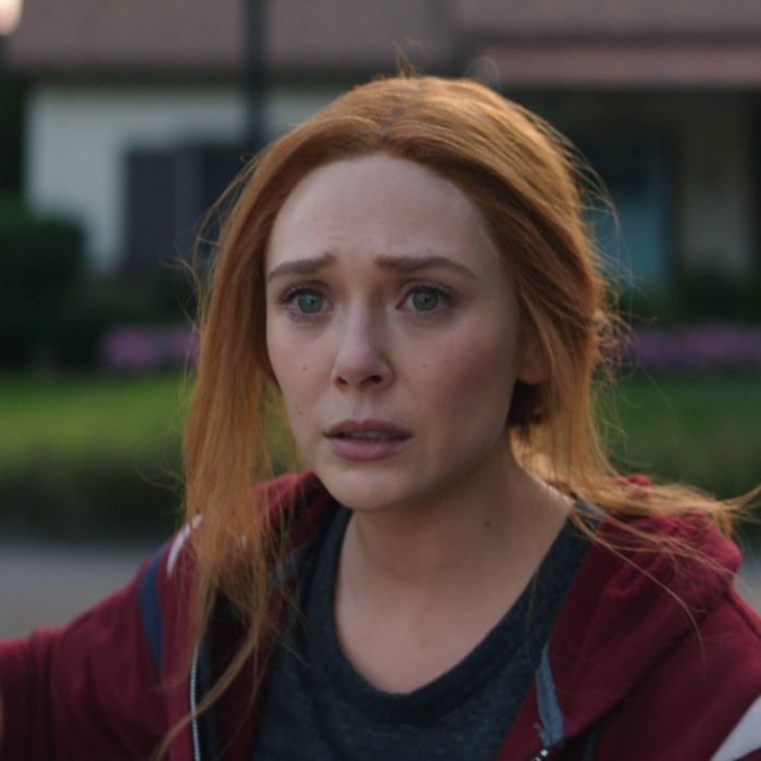 Fãs da Marvel acreditam que Feiticeira Escarlate (Elizabeth Olsen) pode ter sobrevivido ao final de &quot;Doutor Estranho 2&quot; e deve aparecer em novos títulos do estúdio