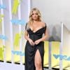 Bebe Rexha exibe seu look com fenda poderosa e reveladora no red carpet do MTV Video Music Awards 2022