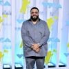 DJ Khaled exibe seu look no red carpet do MTV Video Music Awards 2022 e chama atenção para o contraste com tênis verde neon