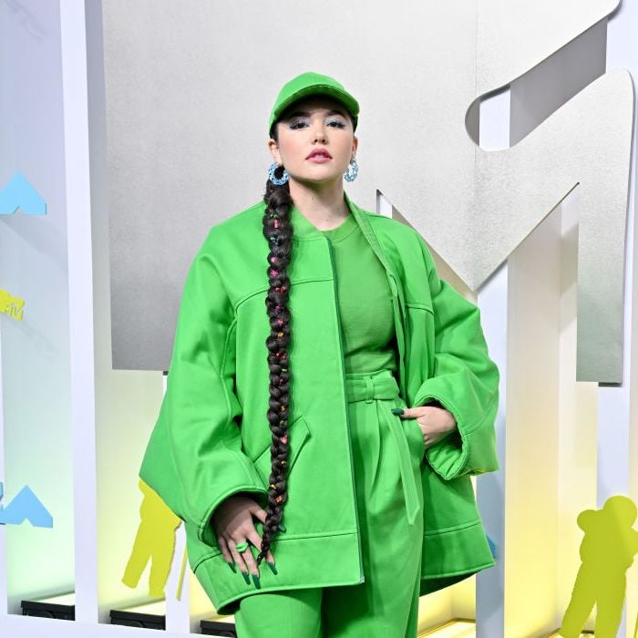   Lauren Spencer-Smith  exibe seu look no red carpet do MTV Video Music Awards 2022