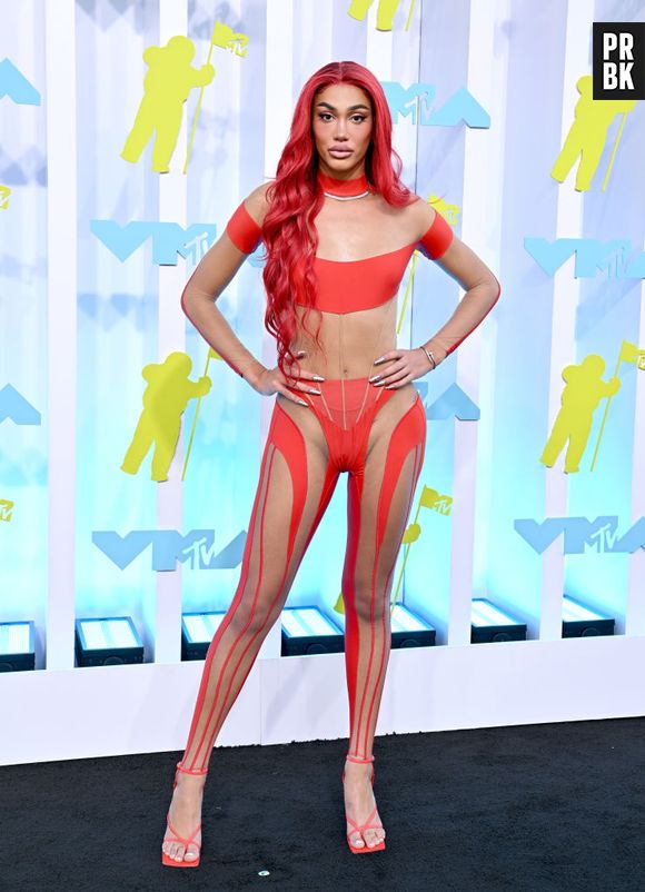 Kerri Colby exibe seu look no red carpet do MTV Video Music Awards 2022