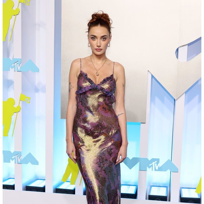  Olivia O&#039;Brien  exibe seu look no red carpet do MTV Video Music Awards 2022