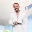 J Balvin exibe seu look total white no red carpet do MTV Video Music Awards 2022