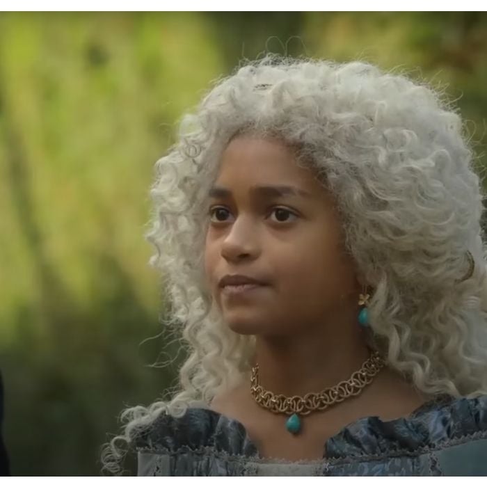 Na 1ª fase de &quot;A Casa do Dragão&quot;,  Laena Velaryon   (Nova Foueillis-Mosé) ganha destaque após o seu pai oferecê-la para se casar com o  Rei Viserys I Targaryen   (Paddy Considine)  