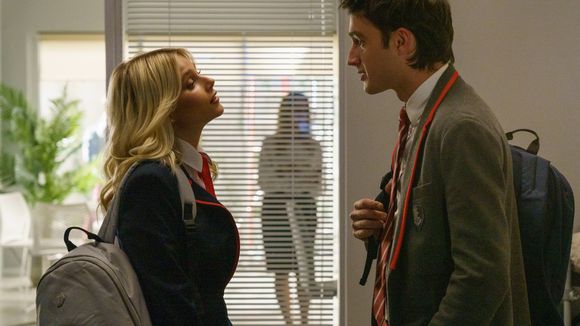 "Elite": fãs se chocam com cenas quentes da 6ª temporada. Veja reações!