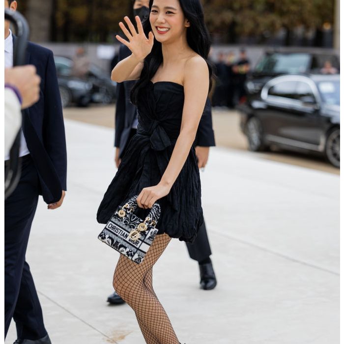 BLACKPINK: Jisoo escolheu um vestido balonê Dior para a Semana de Moda