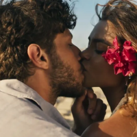 "Travessia": estreia de Jade Picon a romance de Brisa e Ari. Vote no destaque do 1º capítulo!