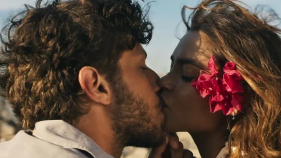 "Travessia": estreia de Jade Picon a romance de Brisa e Ari. Vote no destaque do 1º capítulo!