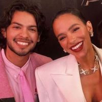 Vídeo: Bruna Marquezine e Xolo Maridueña vão juntos à première de "Adão Negro"