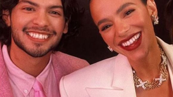 Vídeo: Bruna Marquezine e Xolo Maridueña vão juntos à première de "Adão Negro"