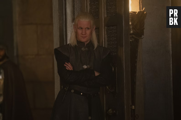 Daemon (Matt Smith) enforca Rhaenyra Targaryen (Emma D'Arcy) no final da primeira temporada de "A Casa do Dragão" e choca o público