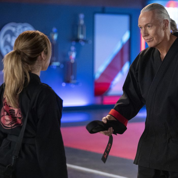 &quot;Cobra Kai&quot;: Tory (Peyton List) ajuda no plano para derrubar Terry Silver  (Thomas Ian Griffith) na 5ª temporada e deverá ficar sem sensei no 6º ano da série 