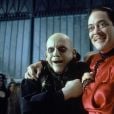 1º filme de "A Família Addams" mostra reencontro de Gomez ( Raúl Juliá ) com o irmão Fester ( Christopher Lloyd ), desaparecido há 25 anos