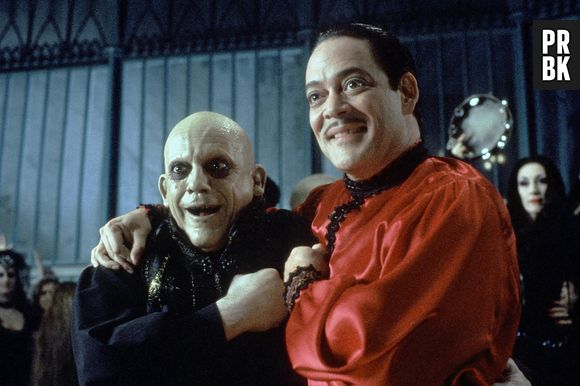 1º filme de "A Família Addams" mostra reencontro de Gomez (Raúl Juliá) com o irmão Fester (Christopher Lloyd), desaparecido há 25 anos