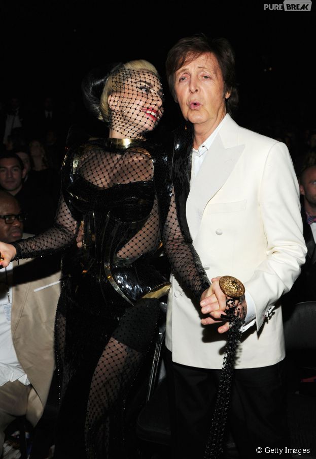 Lady Gaga posta foto com Paul McCartney para anunciar música nova!