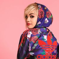 Rita Ora, do filme "50 Tons de Cinza", será blogueira durante premiação do Grammy 2015!