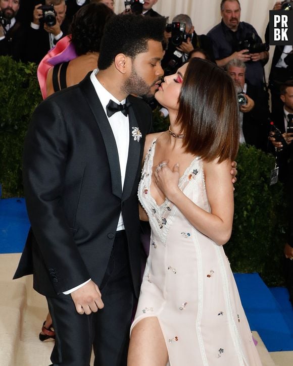 Selena Gomez é reduzida ao namoro com The Weeknd e Justin Bieber - mas ela é muito mais do que isso!