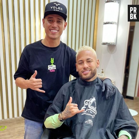 Neymar mostra novo look platinado para Copa do Mundo