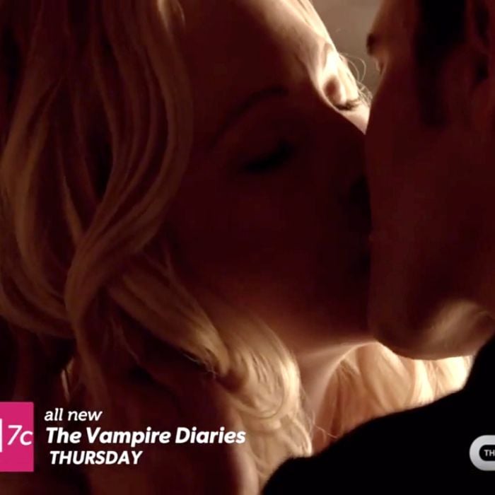  Caroline (Candice Accola) e Stefan (Paul Wesley) finalmente se rendem ao que sentem em &quot;The Vampire Diaries&quot; 