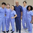 Meredith (Ellen Pompeo) se despede de colegas de hospital na prévia do próximo episódio de "Grey's Anatomy"