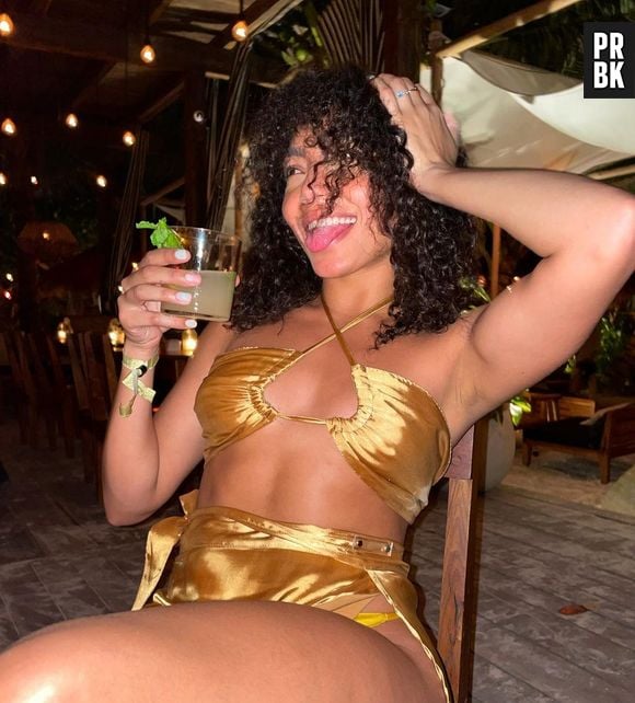 Any Gabrielly: biquíni metalizado é perfeito para o Carnaval