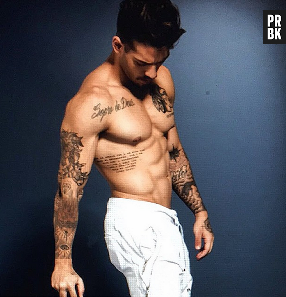 Gente, olha que arraso essa foto do Lucas Lucco! Este é um ensaio recente que o cantor fez para a marca Pargan. Na foto é possível ver quase todas suas tatoos