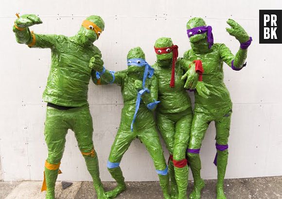 Para um cospobre de "Tartarugas Ninja", você só precisa de alguns rolos de fita verde