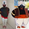 Olha aí o Mr. Popo de "Dragon Ball Z" chegando para animar a galeria de cospobres do carnaval: toalha na cabeça, moleton preto e calça branca. Tá pronto.